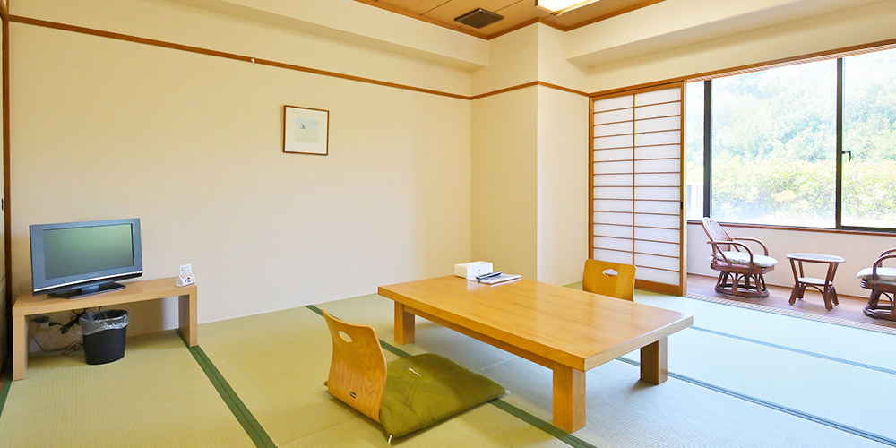 JAPANESE-STYLE ROOM